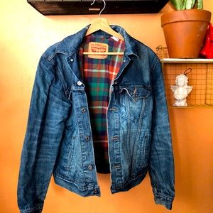 Levi’s flannel lined jean jacket Medium
